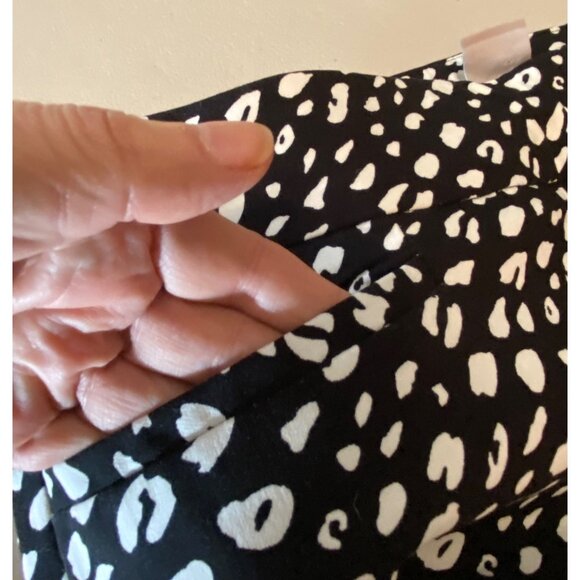 Chicos Size 6 Womens Black & White Animal Print Pants Size 0.5 - Picture 5 of 9